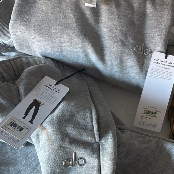 ALO Yoga Sweaters - ALO Yoga Accolade Crewneck & Pants Set - Heather Gray - size XL